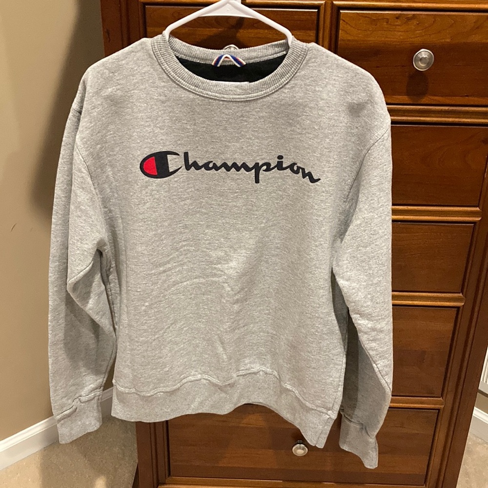 Champion men’s crew neck sweatshirt, grey, size medium, great for winter